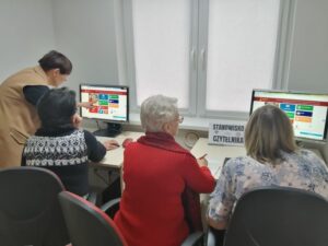 senior w akcji komputerowe zajęcia