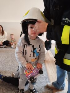 poznajemy zawody z dziećmi ze żłobka