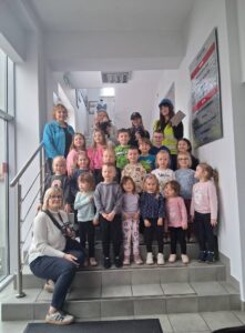 przedszkolaki poznają bibliotekę