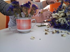 panie tworzą kompozycję