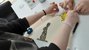 prace nad zajączkiem