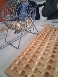 panie grają w bingo