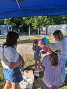 zdjęcie uczestników biorących udział w zabawach
